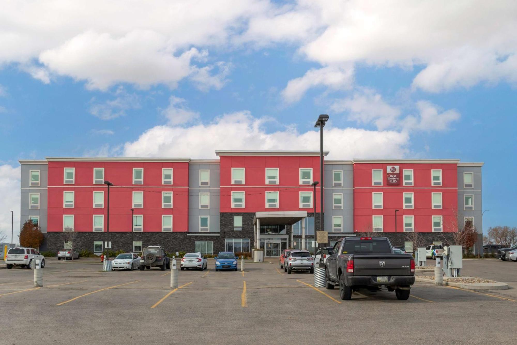 Best Western Plus Airport Inn & Suites Saskatoon Exterior foto