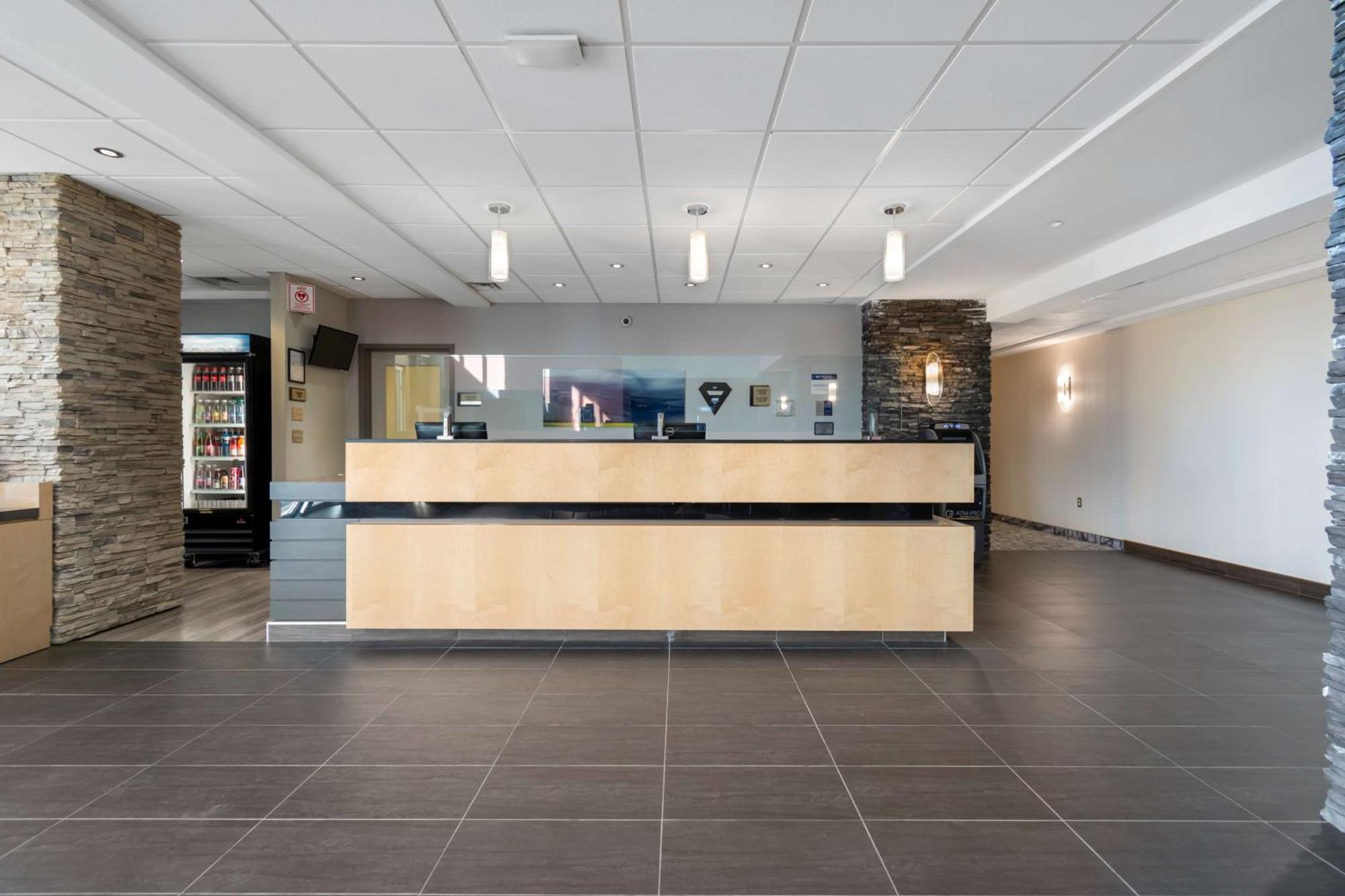 Best Western Plus Airport Inn & Suites Saskatoon Exterior foto