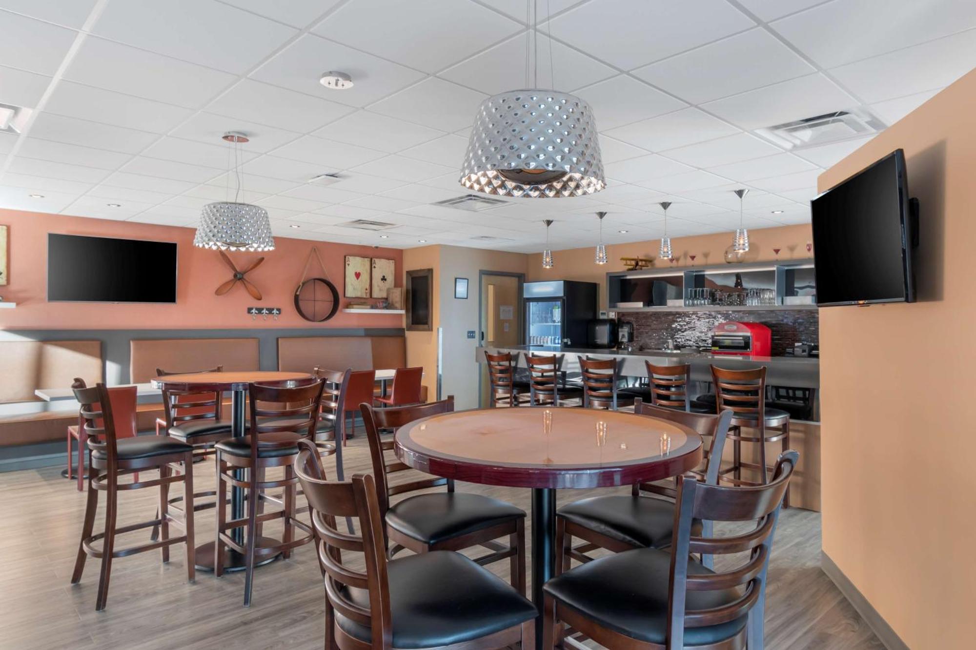 Best Western Plus Airport Inn & Suites Saskatoon Exterior foto