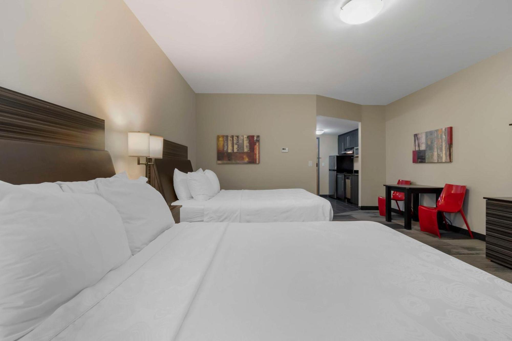 Best Western Plus Airport Inn & Suites Saskatoon Exterior foto