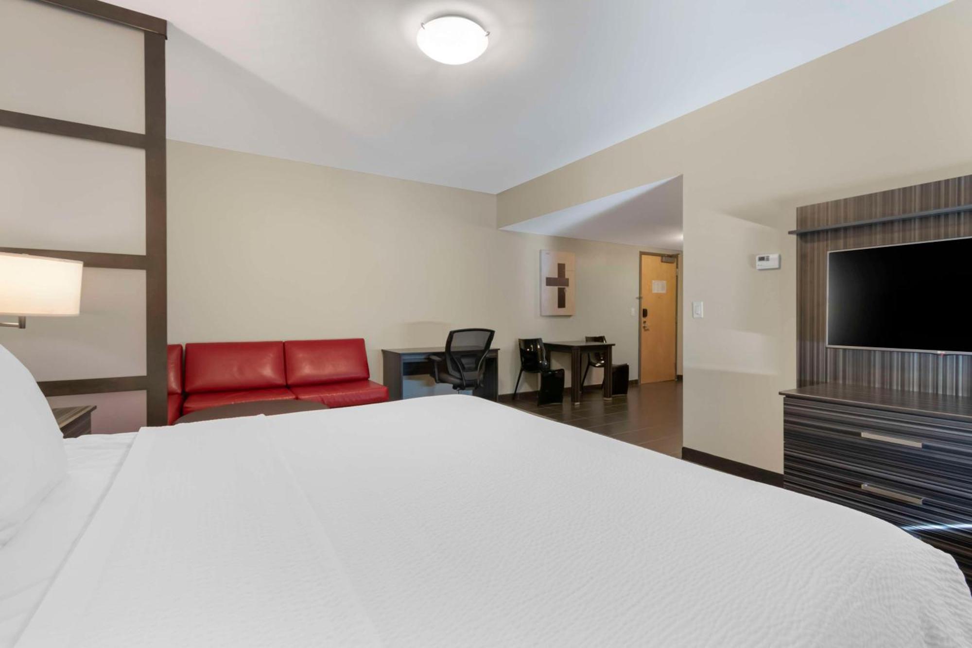 Best Western Plus Airport Inn & Suites Saskatoon Exterior foto