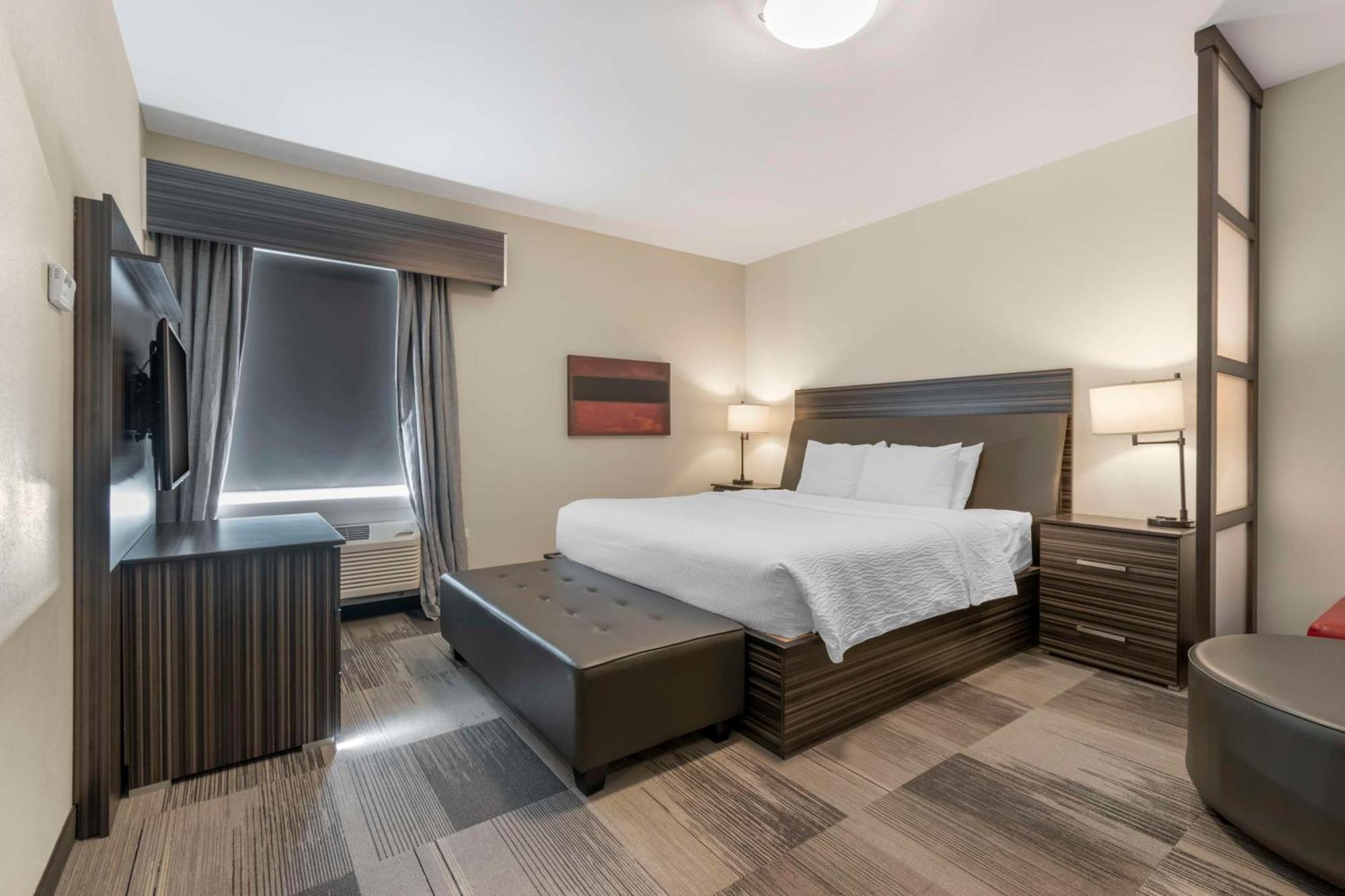 Best Western Plus Airport Inn & Suites Saskatoon Exterior foto