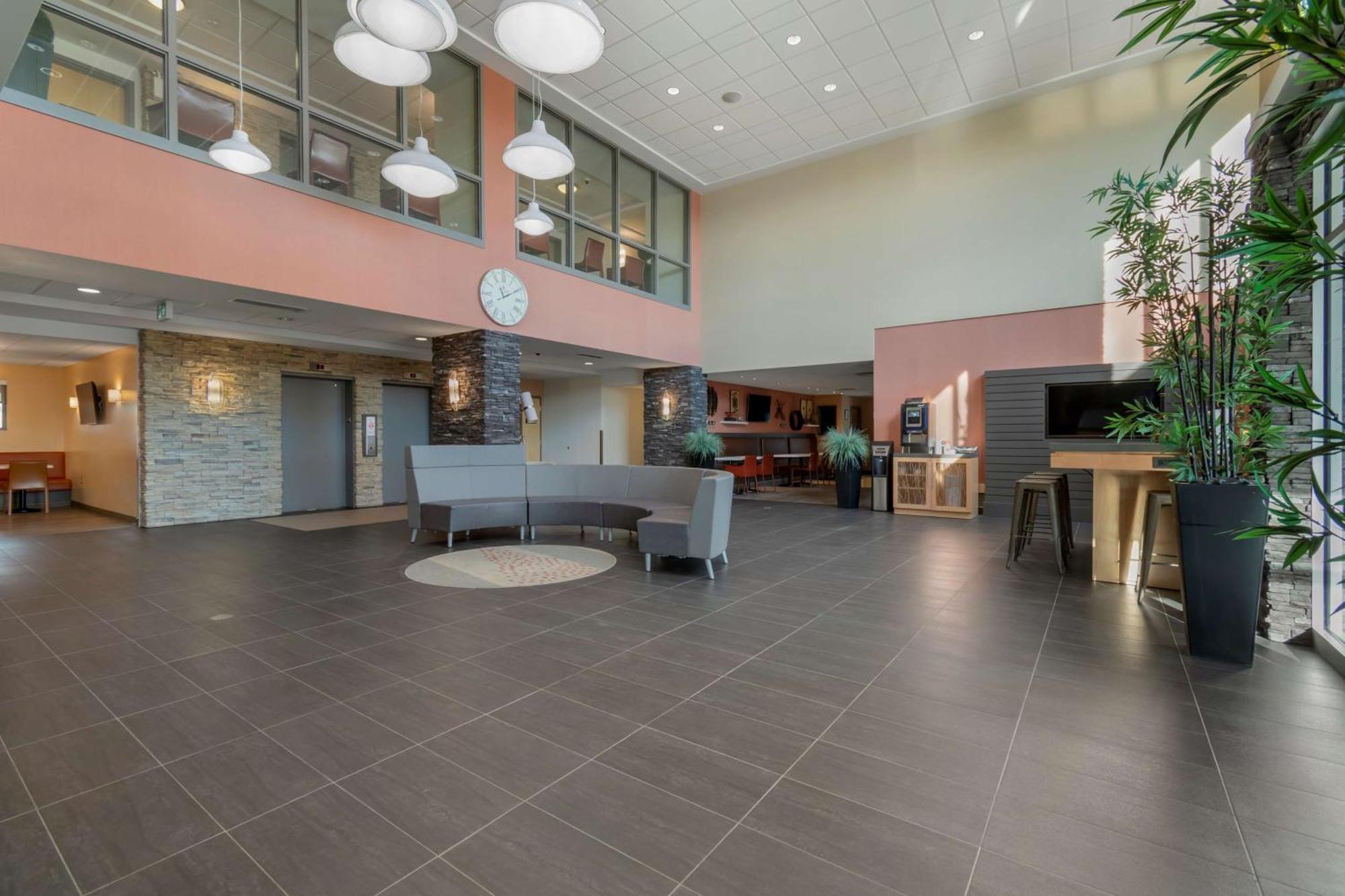 Best Western Plus Airport Inn & Suites Saskatoon Exterior foto